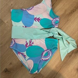 Boutique J. Marie Mia Rae Swimsuit One Shoulder Sea Design Size M Retails $139‎